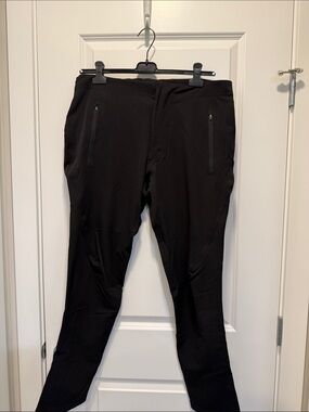 Descente Black Tech Zip Joggers